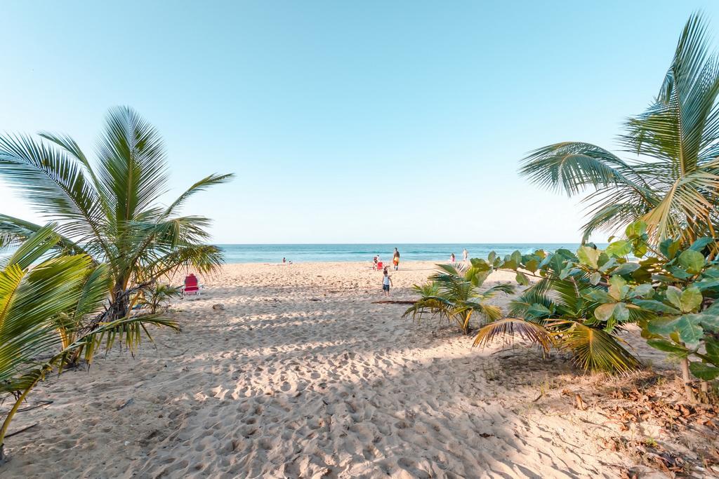 Апартаменти Ventana Al Atlantico At Arecibo 681 Ocean Drive Islote Екстер'єр фото