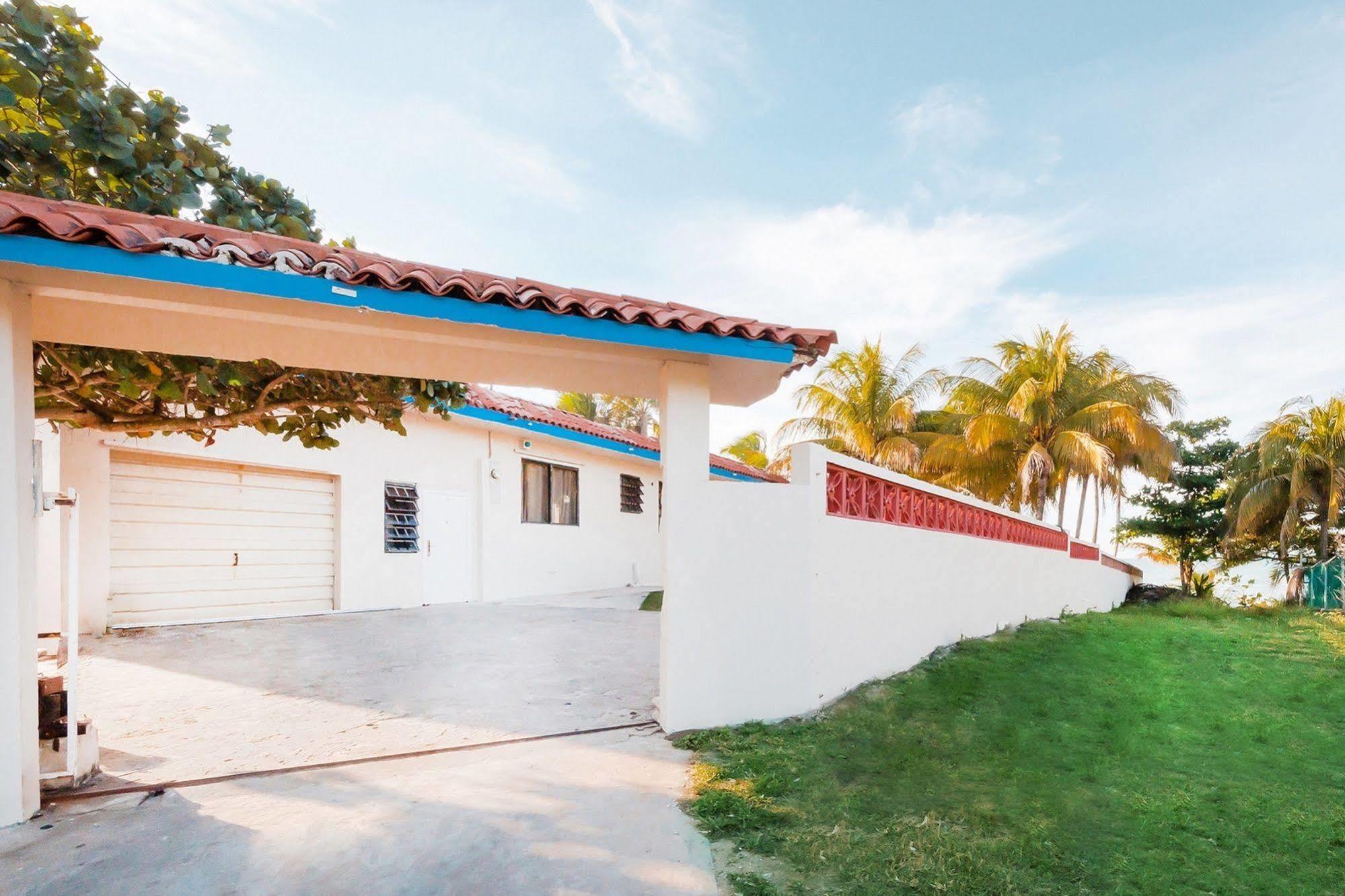 Апартаменти Ventana Al Atlantico At Arecibo 681 Ocean Drive Islote Екстер'єр фото