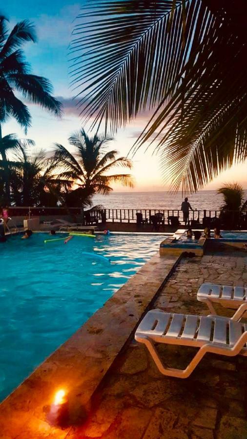 Апартаменти Ventana Al Atlantico At Arecibo 681 Ocean Drive Islote Екстер'єр фото